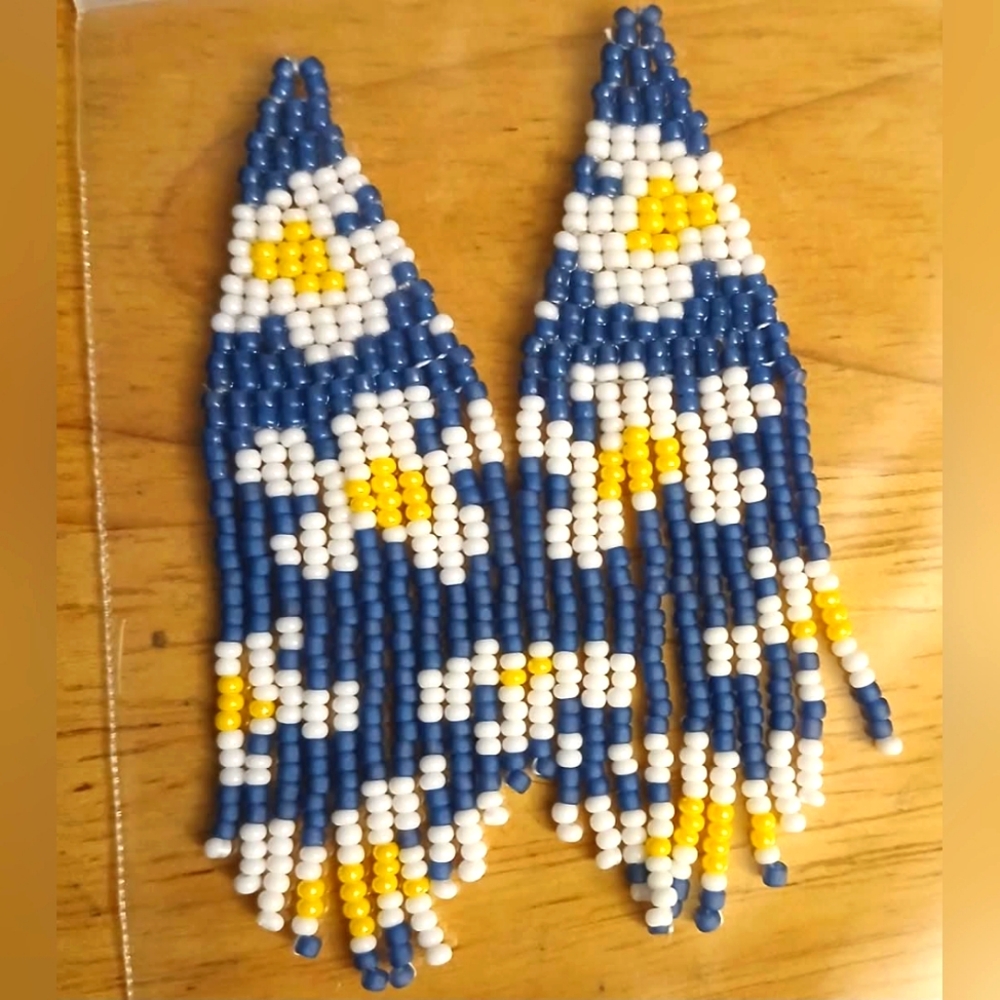 Beaded Daisy earrings